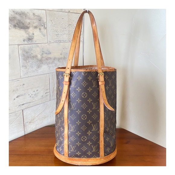 Louis Vuitton Handbags - AUTHENTIC LOUIS VUITTON BUCKET GM SHOULDER BAG TOTE